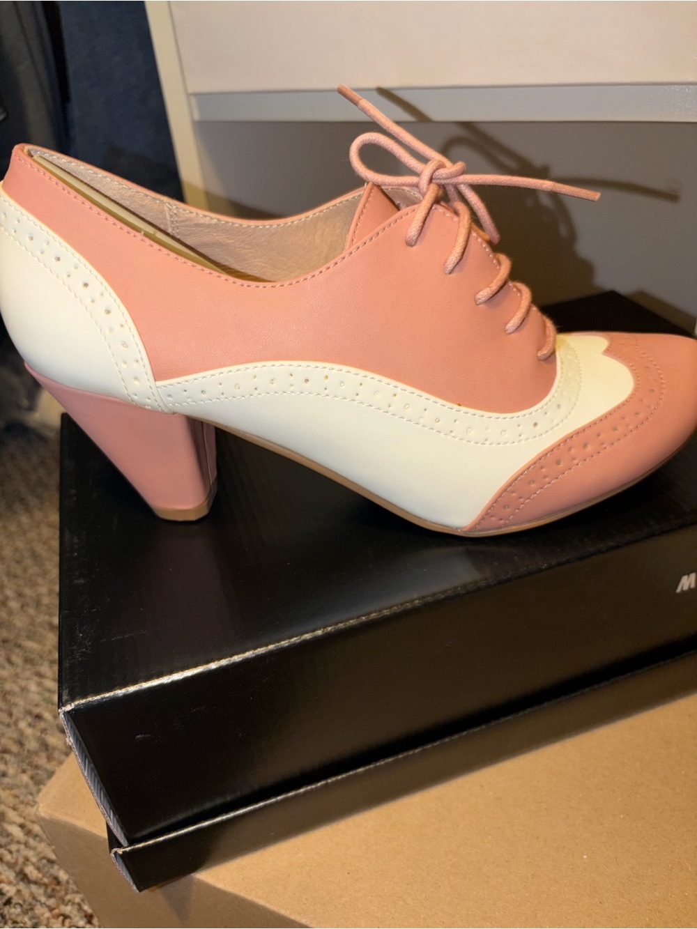 Chelsea Crew Woman’s 7 Moscato Wingtip Pink Cream 38